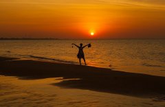 夕阳下胡华纳国际